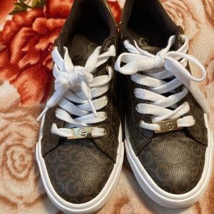 brown almost new guess shoes